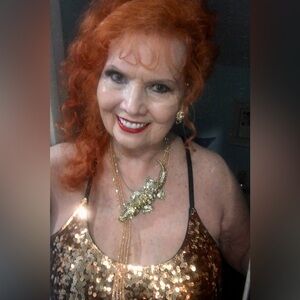 Heidi Daus” ALI-Gorgeous” Elegant Gold and Green Alligator Necklace Set